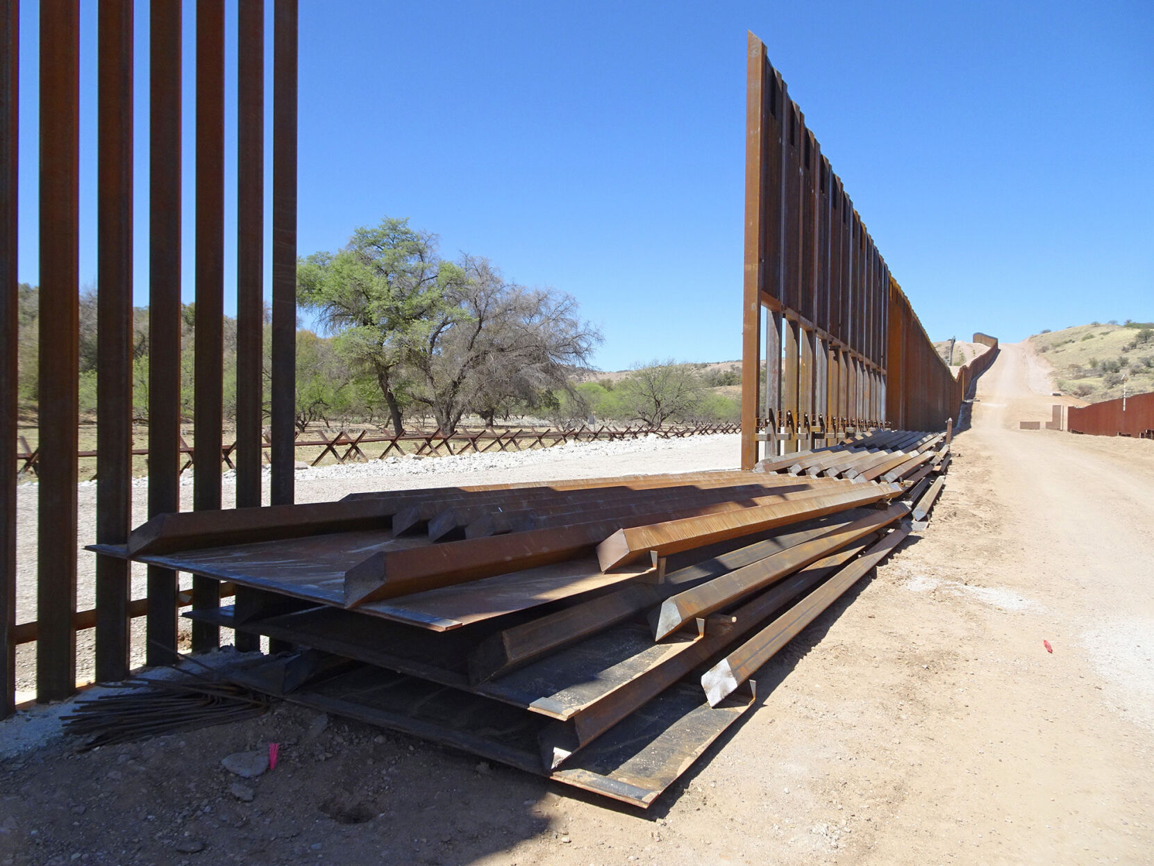 Border fence